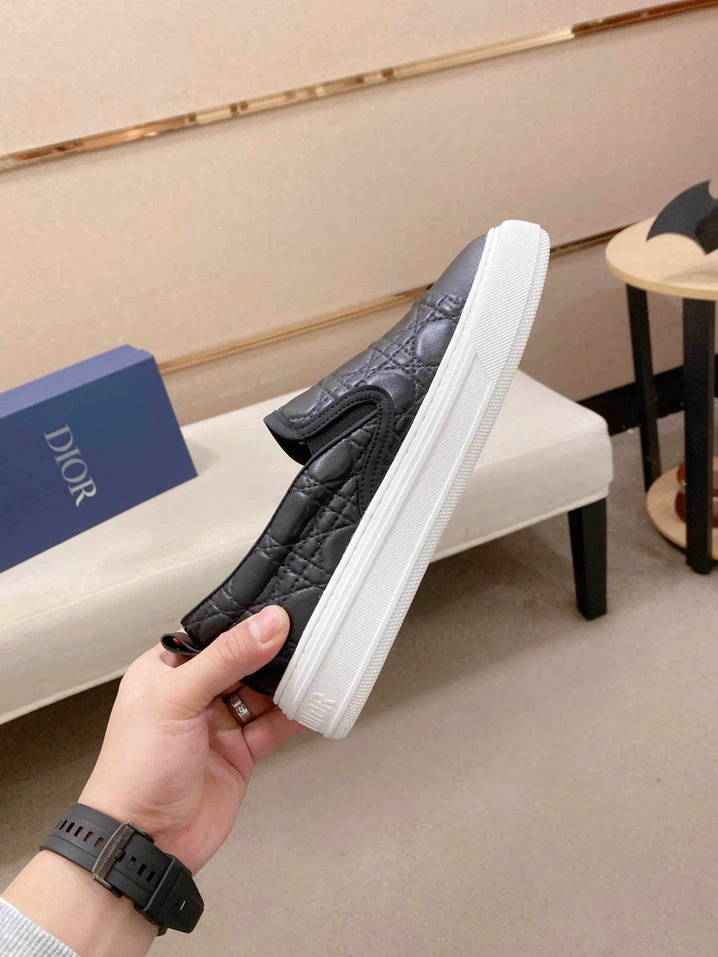 Factory price: 380💰 (leather lining * velvet lining optional) [Dior·Dio*] new casual sports style men's shoes, brand new design, perfect workmanship, slip-on lazy style to create cabinet quality, upper: imported first-layer cowhide, sheepskin lining is soft and comfortable, ultra-light rubber wear-resistant outsole, simple, versatile men's shoes, size: 39-44. Can be customized.45.46.47